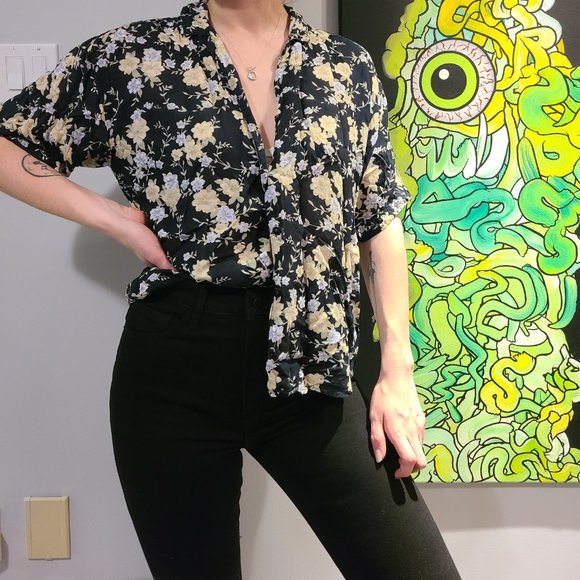 Floral Short-Sleeve - Picture 2 of 2